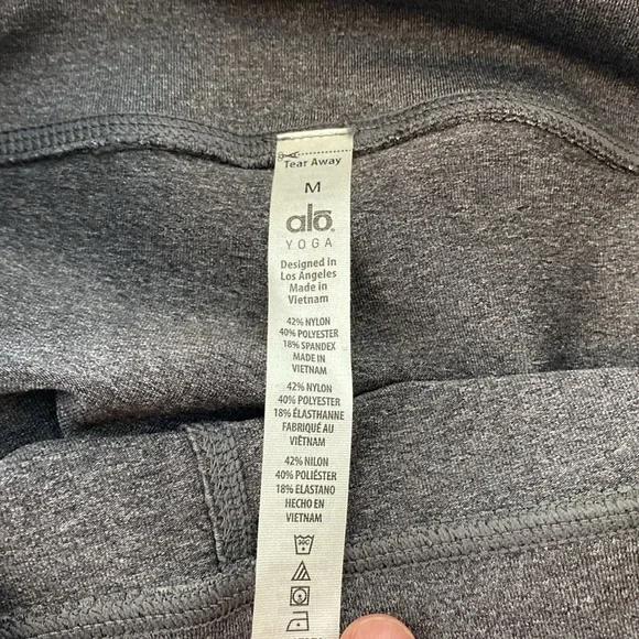 ALO Yoga Airbrush Capri Leggings In heather grey. BNWT. Size M - Picture 5 of 5